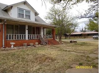 511 W 4th St, Quanah, TX 79252