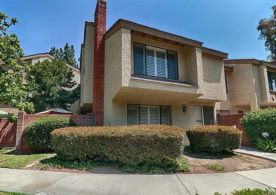 2nd image of 1605 Sherwood Village Cir