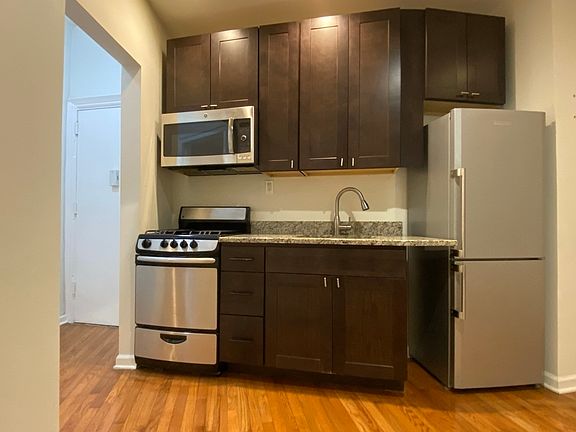 4th image of 901 Washington Ave APT 1L