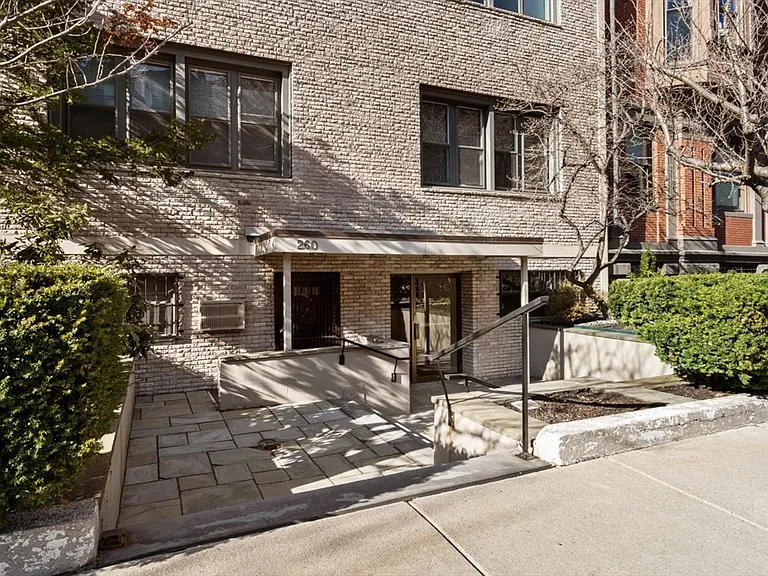 260 Beacon St #3 — Photo 13