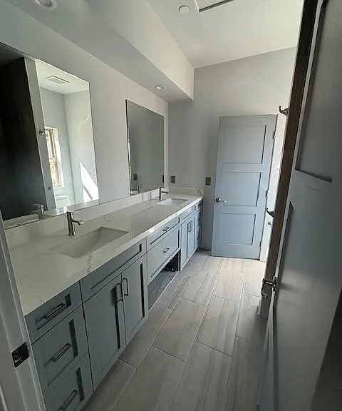 7760 Arrowhead Dr — Photo 9
