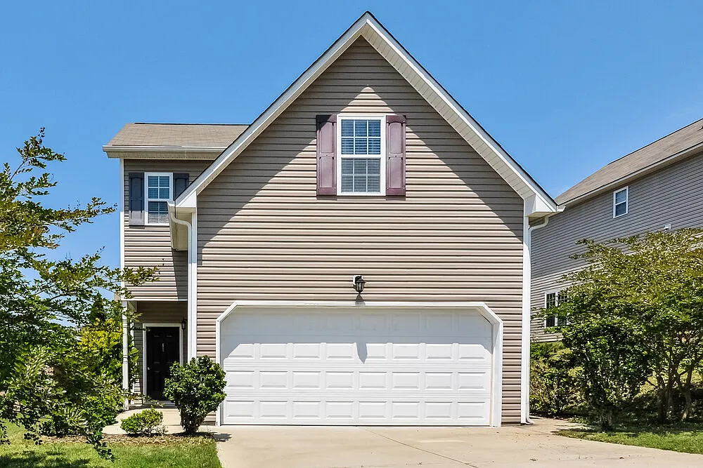 3 bed, 2.5 bath, 1891 sqft, $2,105 — Photo 1