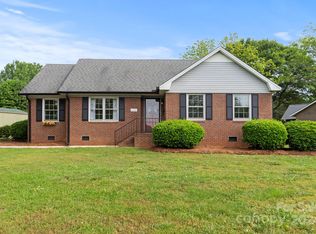 104 Hedgestone Dr, Gastonia, NC 28056