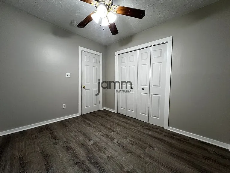 3911 Bridge Ave #B — Photo 8