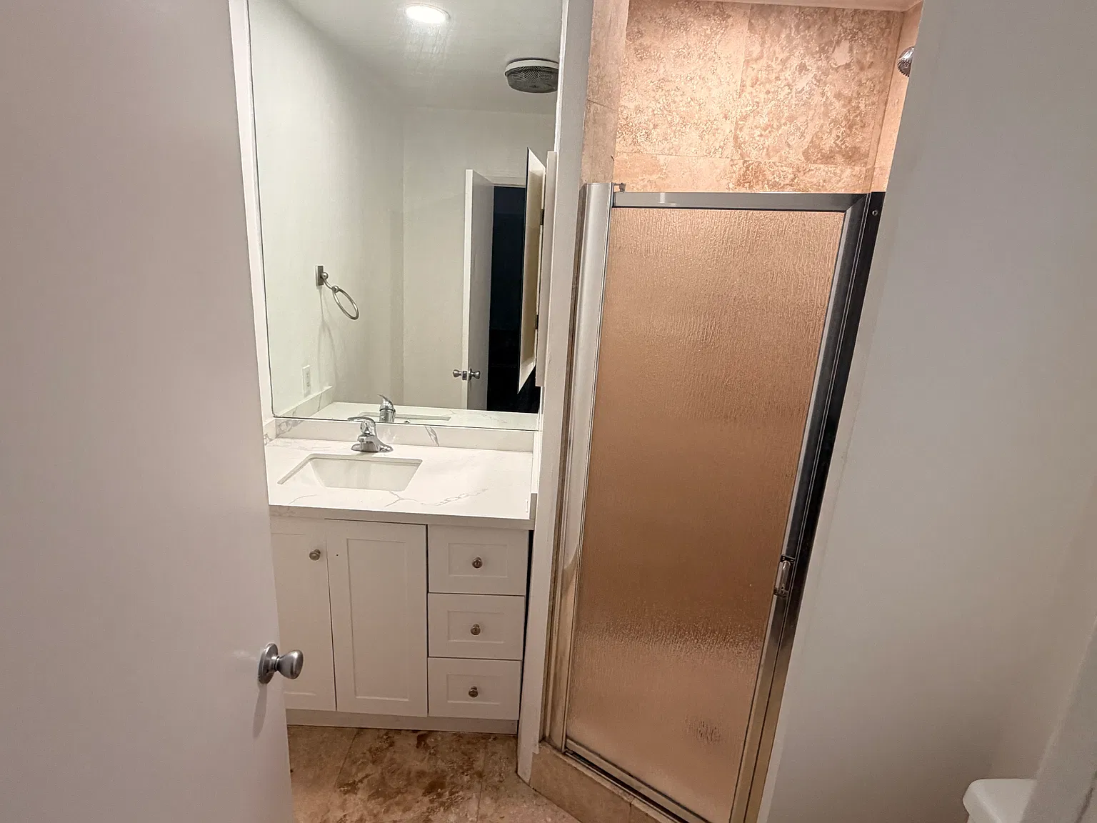 3 bed, 1500 sqft, $4,650 — Photo 4