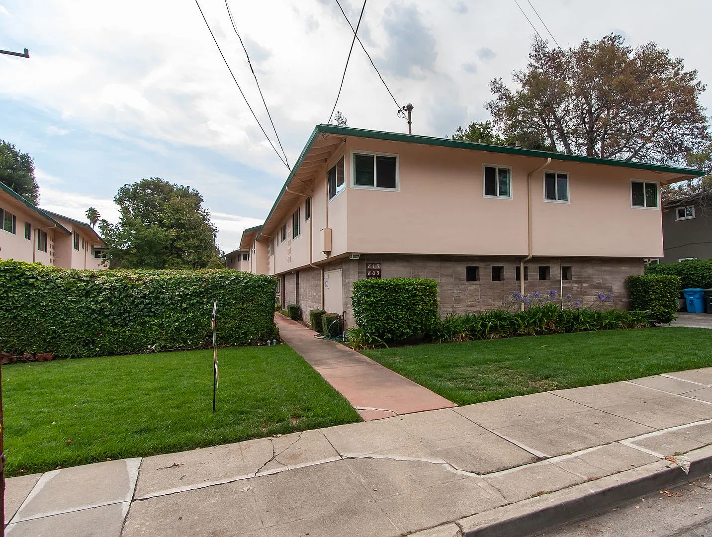 Roble 815' — Photo 1