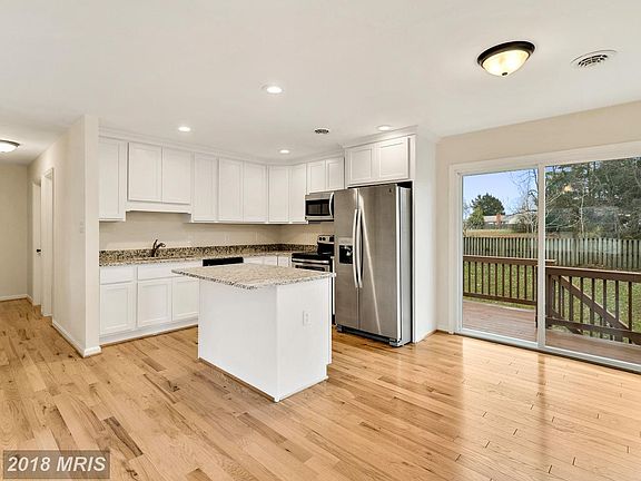 5th image of 813 Galway Ln