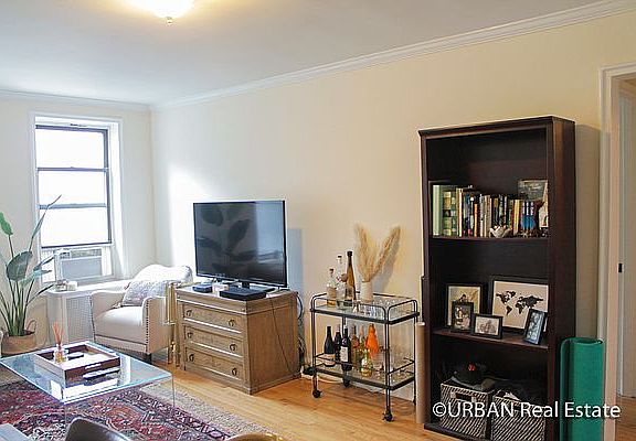 3rd image of 135 Avenue A #2E