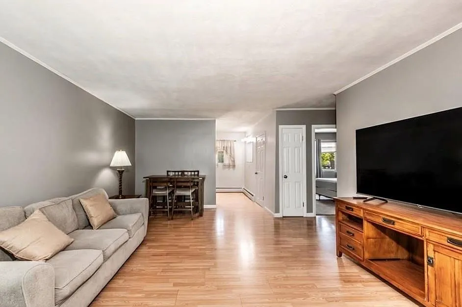 2 bed, 1.0 bath, 756 sqft, $1,850 — Photo 2