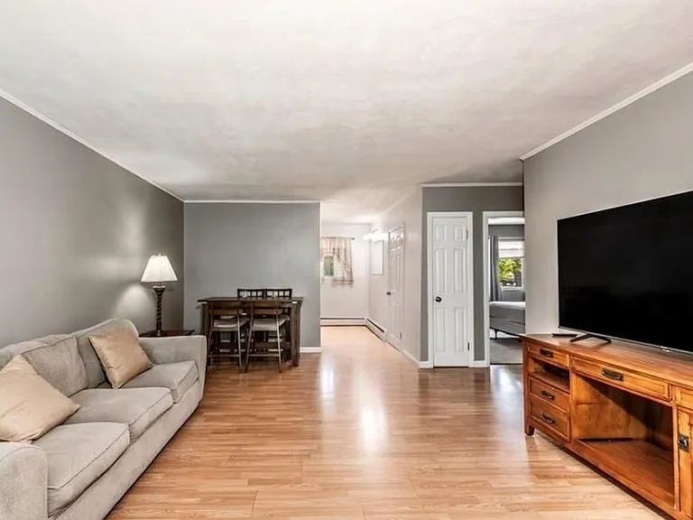 72 W Shore Rd #202 — Photo 2