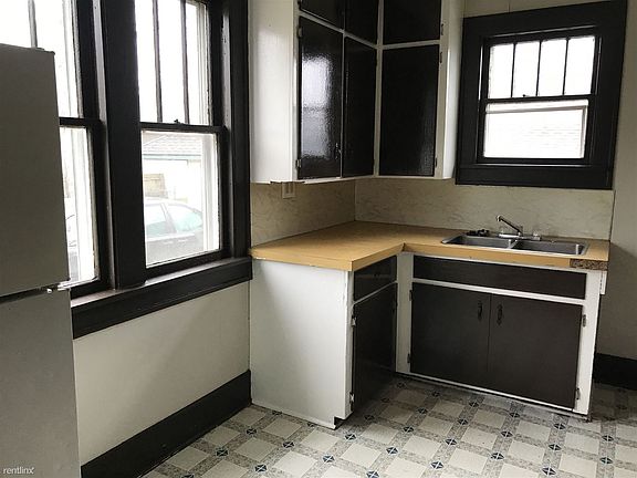 other view of kitchen