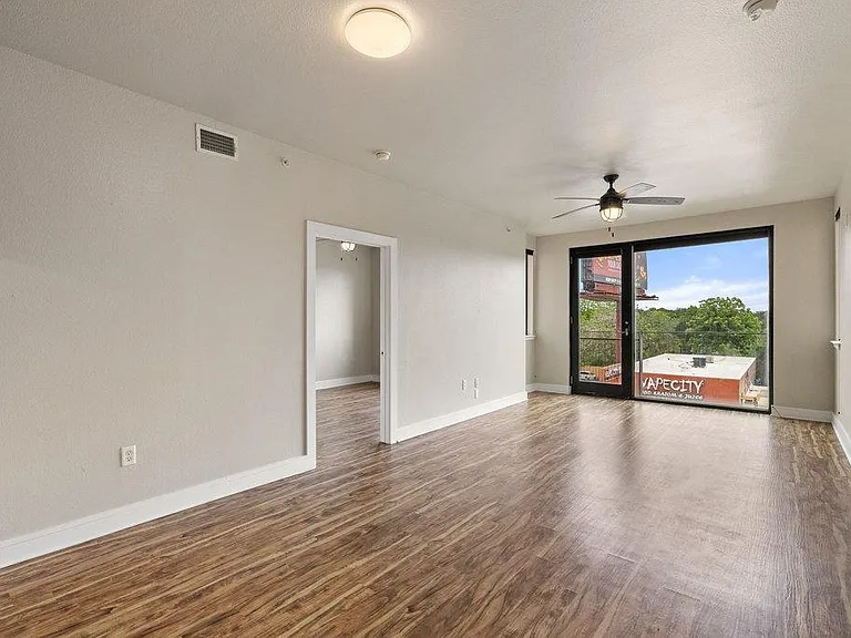 3016 Guadalupe St #303 — Photo 14