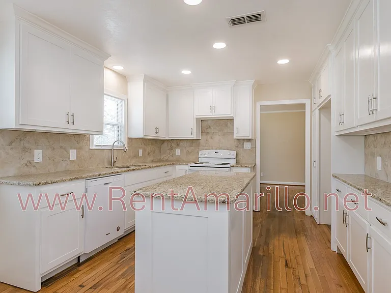 1613 Bowie St — Photo 5