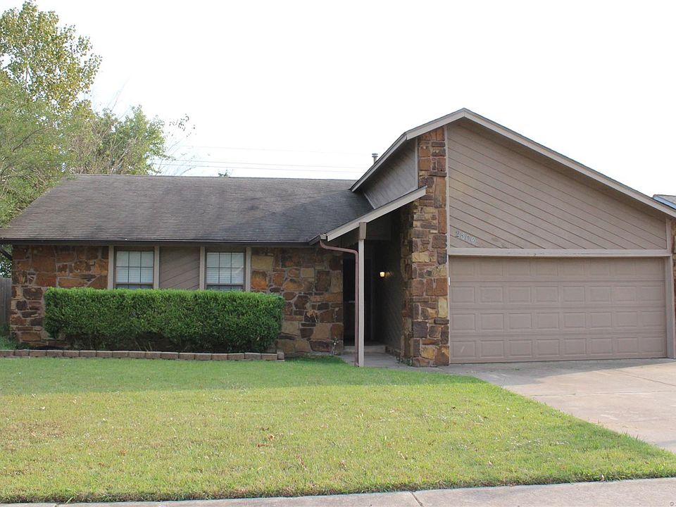 1st image of 2809 W Houston Pl