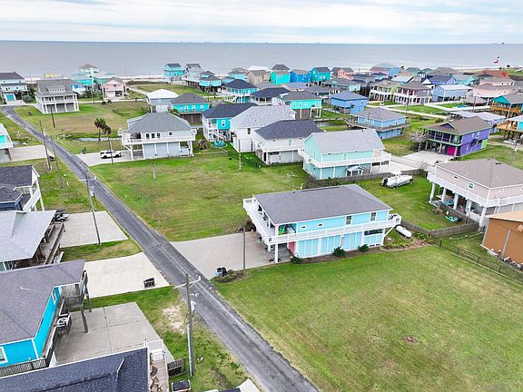 2nd image of 943 Palm Ridge Dr