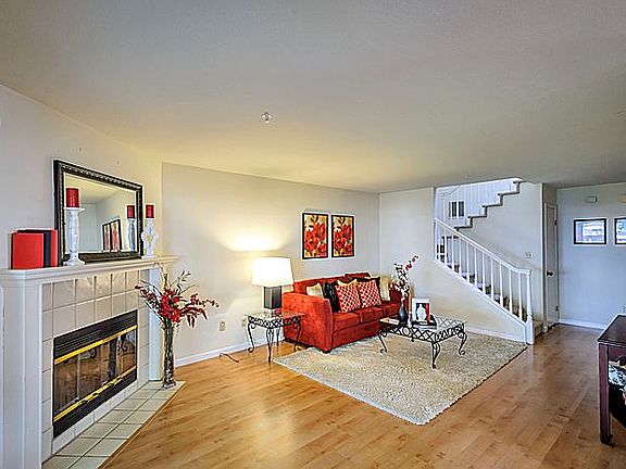 3rd image of 137 Albacore Ln