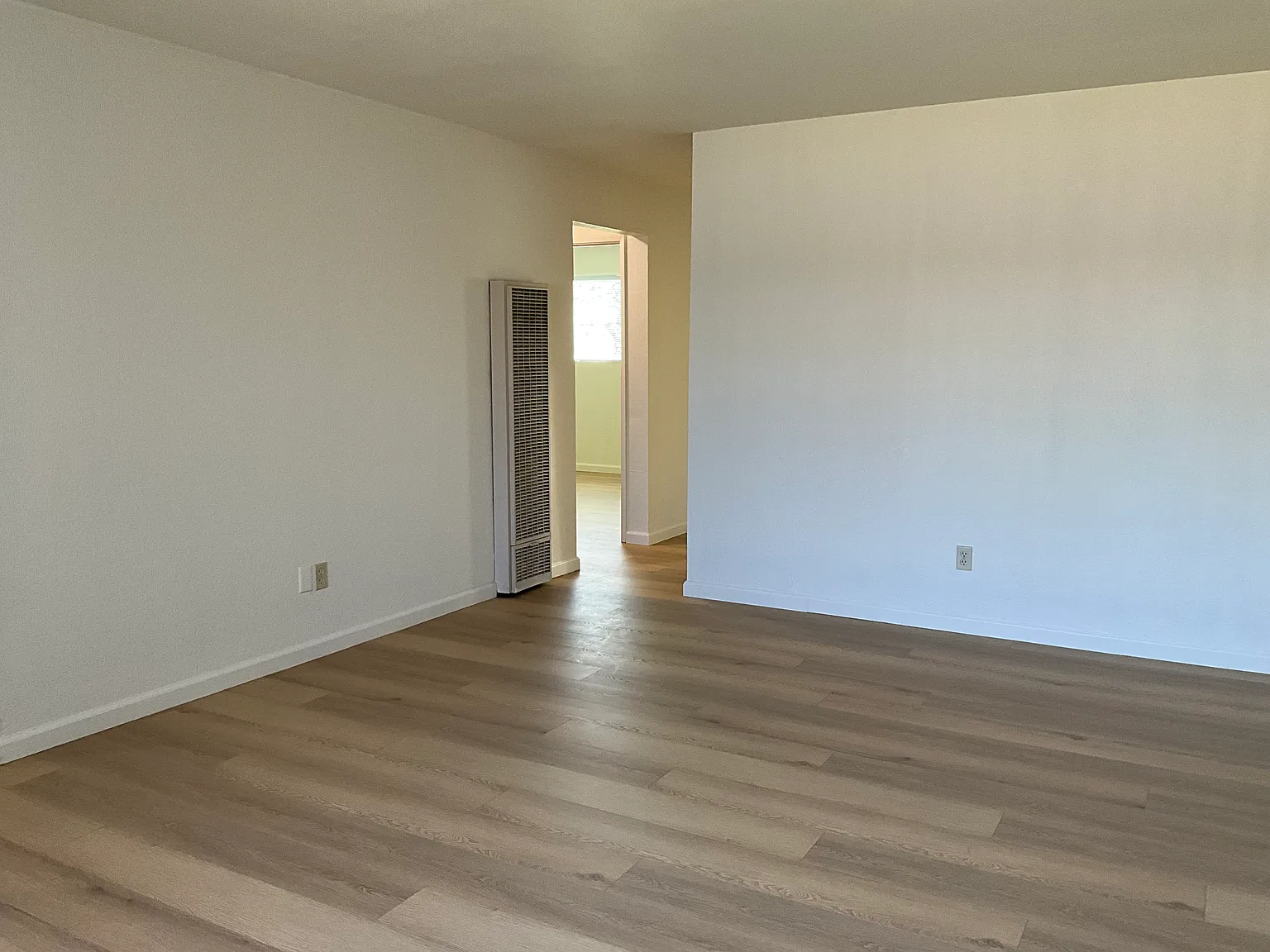 2 bed, 900 sqft, $1,600 — Photo 3