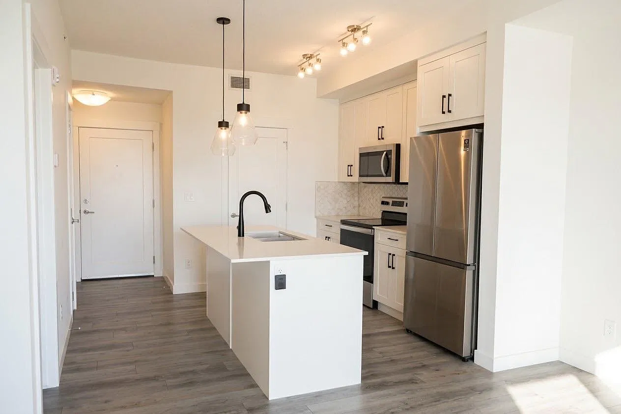 2 bed, 627 sqft, $1,700 — Photo 2