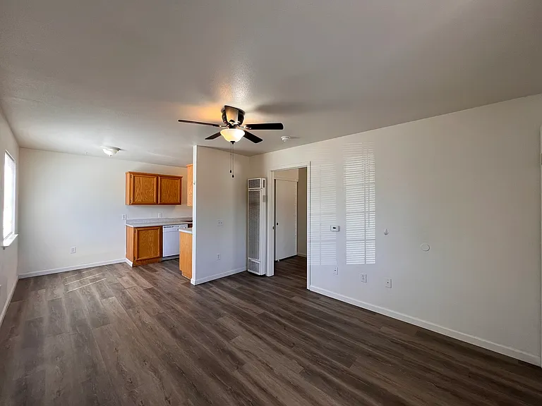 Cedar Apartments — Photo 10