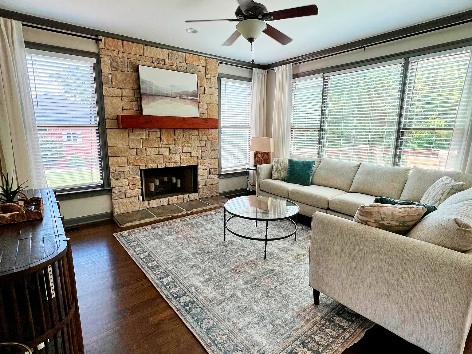 5 bed, 3.5 bath, $8,832 — Photo 2