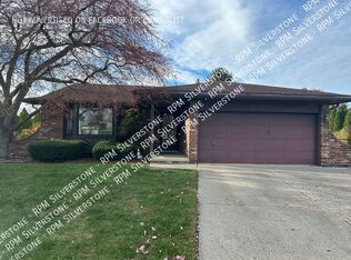 39247 Iris Ct, Sterling Heights, MI 48310