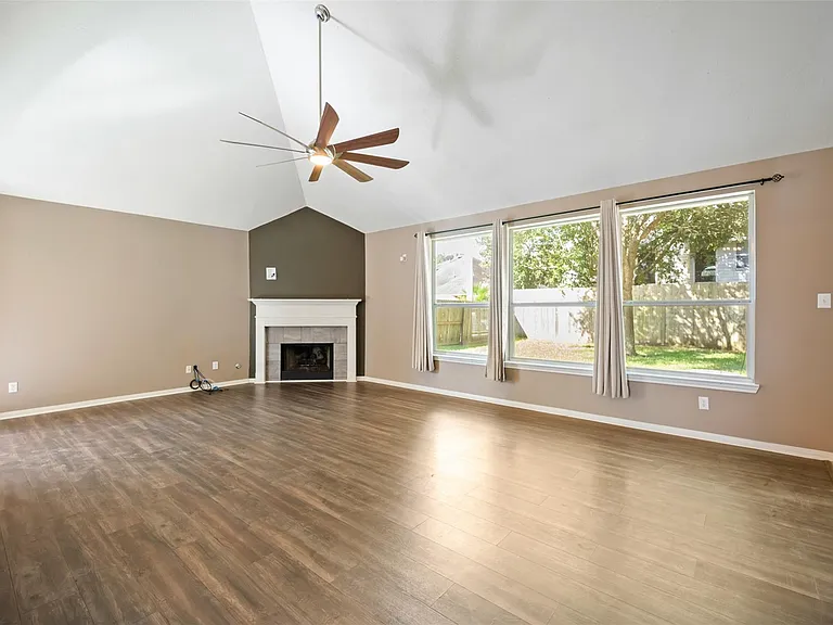 406 Stockbridge Ln — Photo 10
