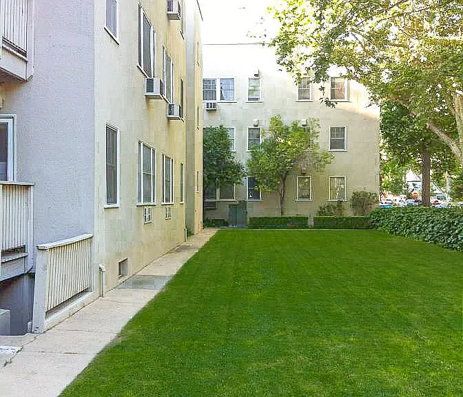 818 25th St #210 — Photo 13