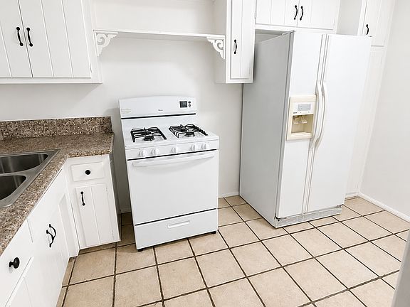 4th image of 1801 N Gramercy Pl #14A