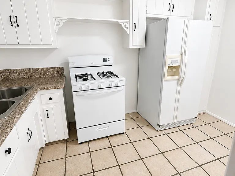 1801 N Gramercy Pl #14A — Photo 4