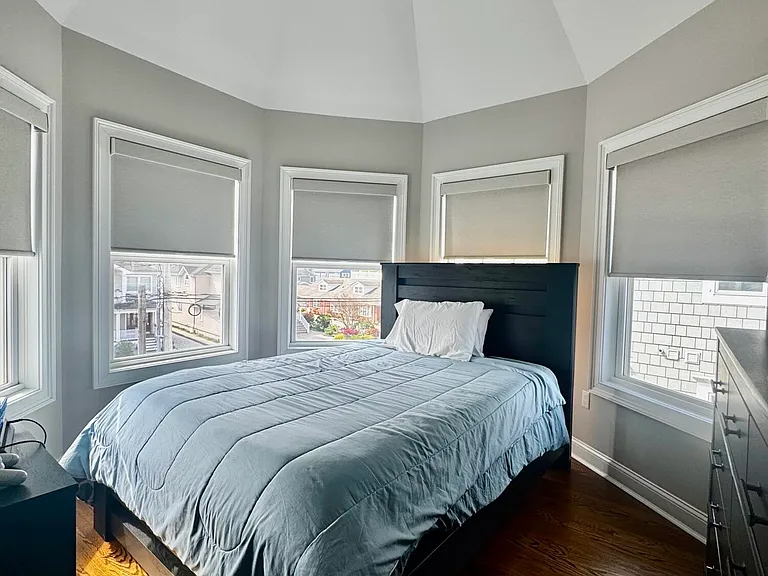 79 Pershing Blvd — Photo 8