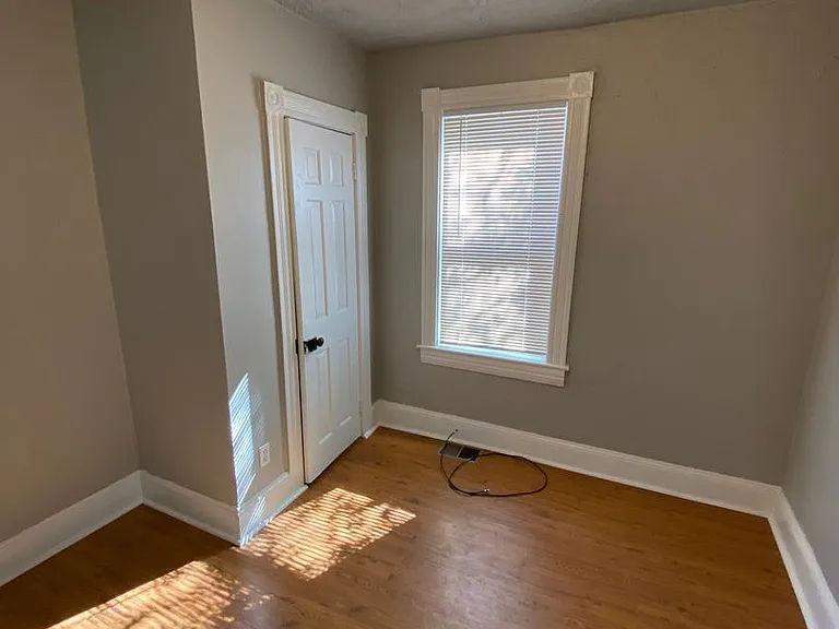 604 S Duke St — Photo 13