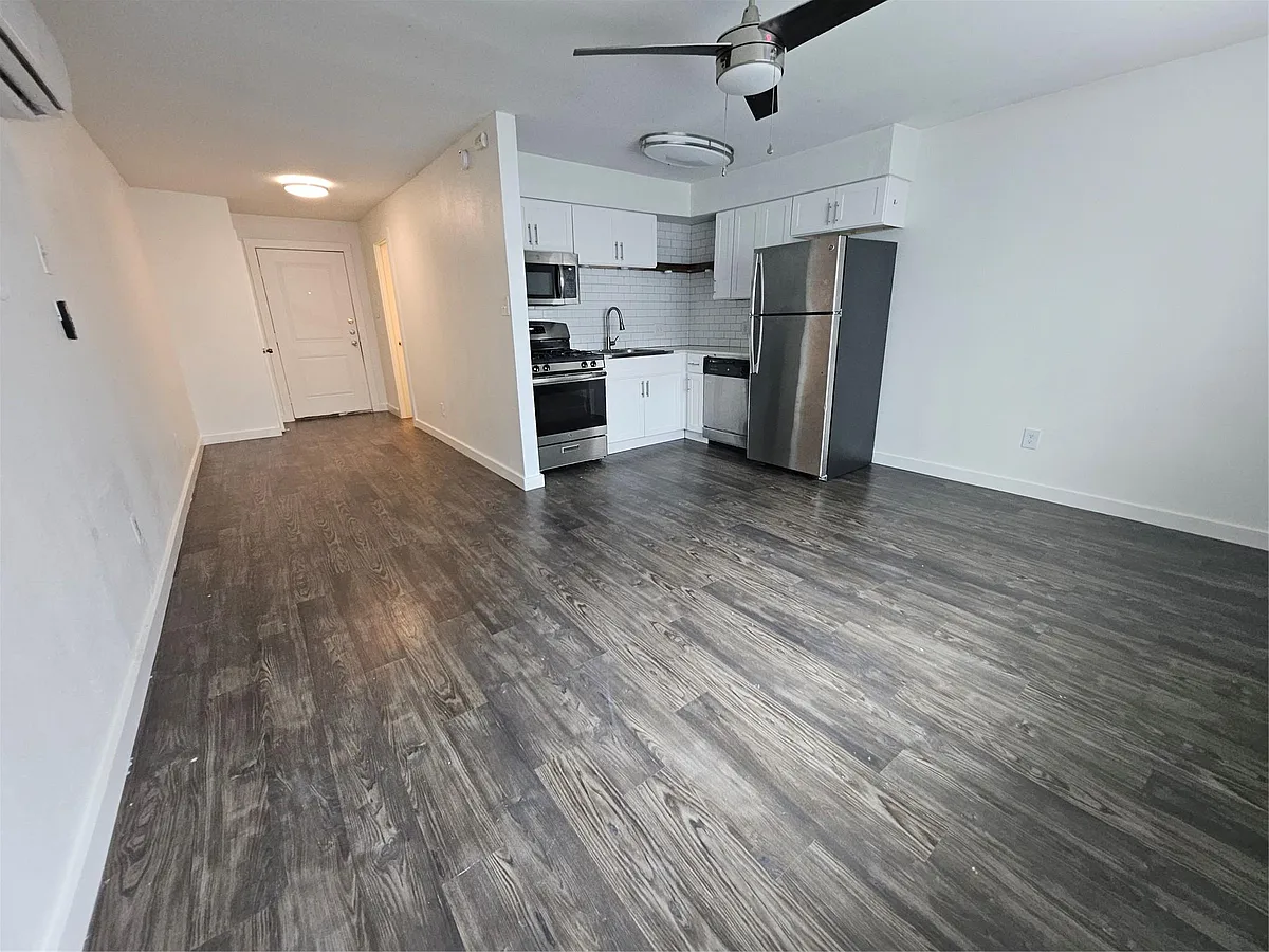 Building Photo - 4406 Avenue C #205