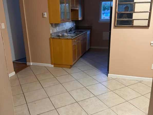 31035 Beechnut St, Westland, MI 48186