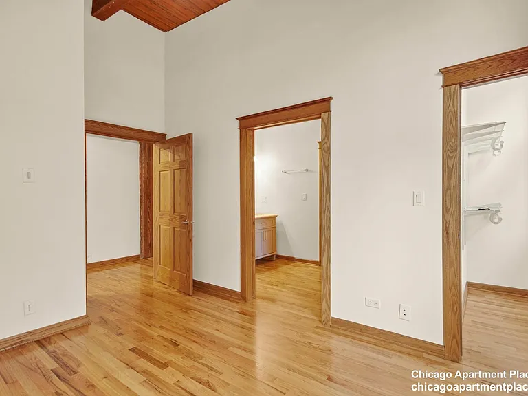 216 N May St #101 — Photo 10
