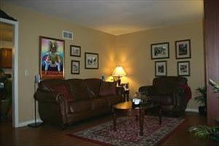 3rd image of 33 Rosewood Dr