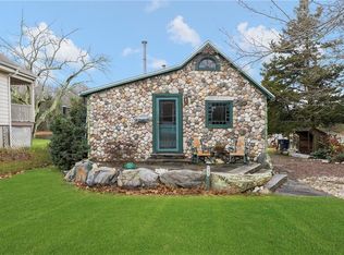 34 Enfield Ave, North Kingstown, RI 02852