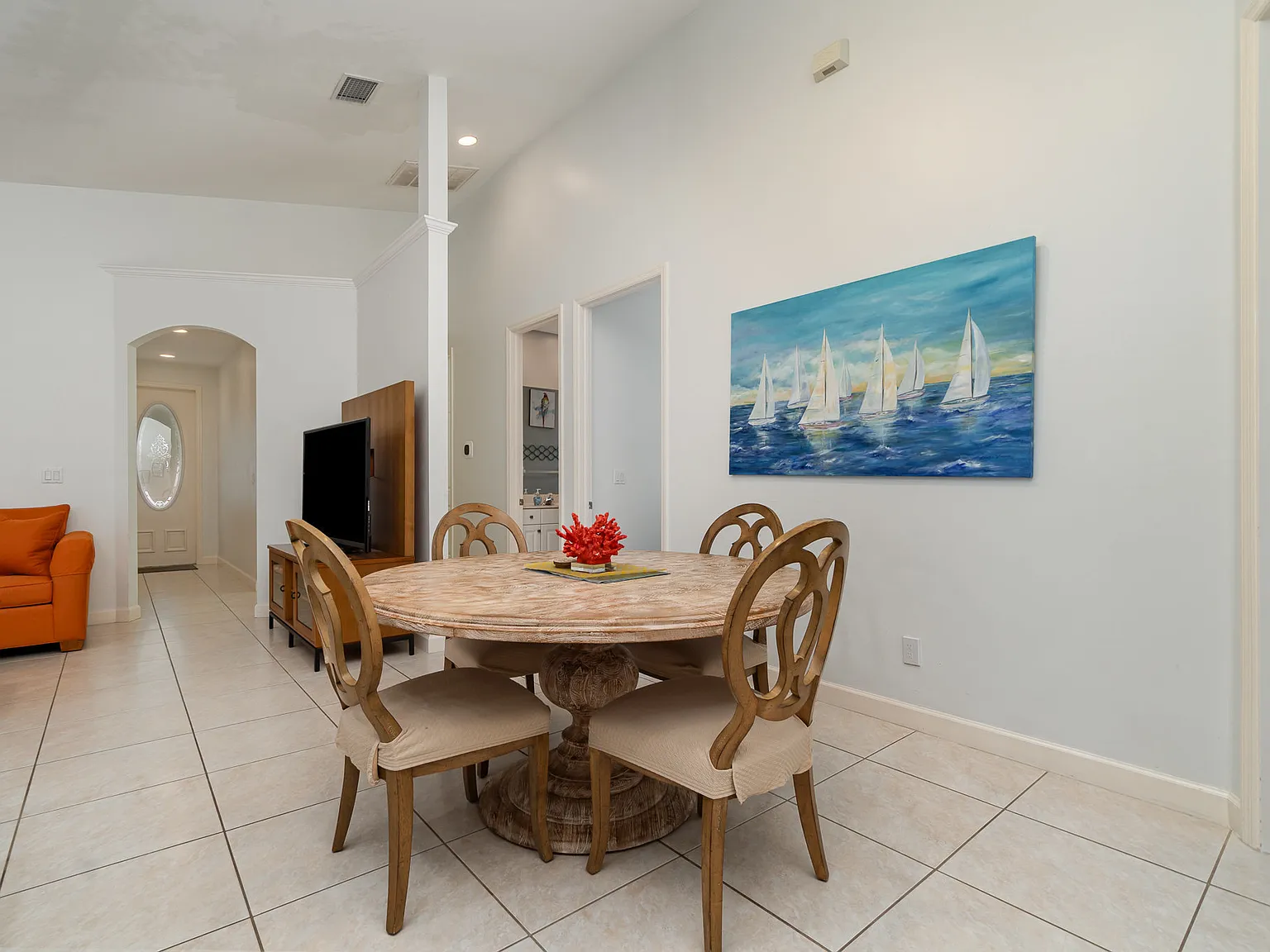 3 bed, 1296 sqft, $3,900 — Photo 4