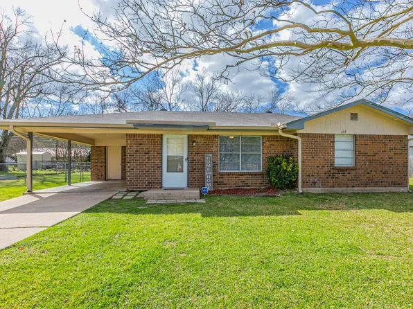 619 Dejay St, Fairfield, TX 75840