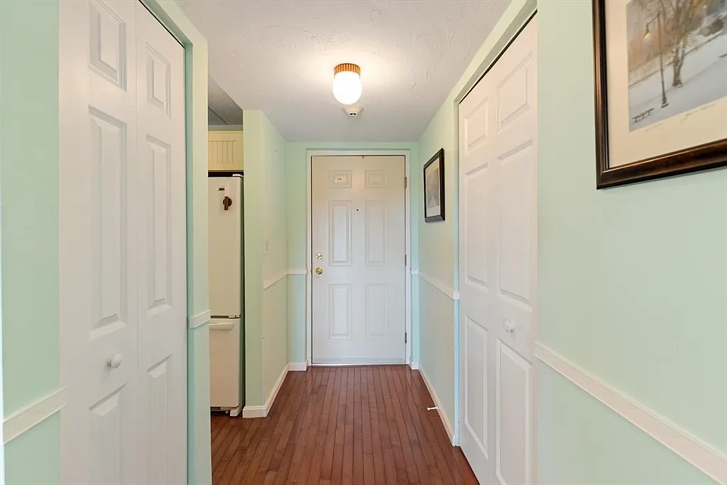 2 bed, 1.5 bath, 900 sqft, $3,200 — Photo 3