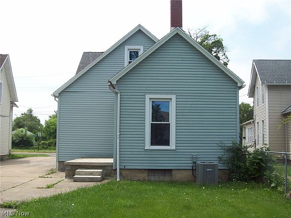 3rd image of 603 W Osborne St