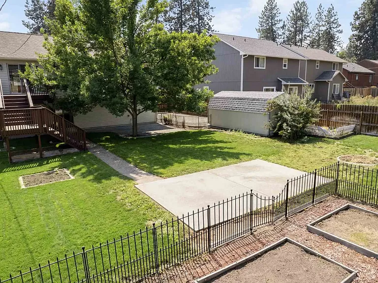 3717 E 34th Ave — Photo 2