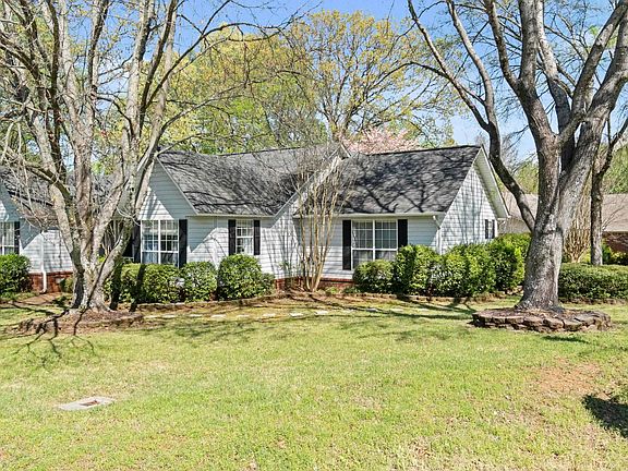 2nd image of 100 River Oaks Blvd