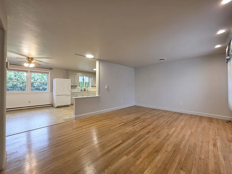 2 Colonial Ave — Photo 3
