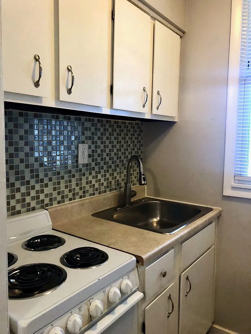 Modern & Charming Apartment in East End * Walk to Frick Park * Renovated * Available Now * our Today — Photo 4