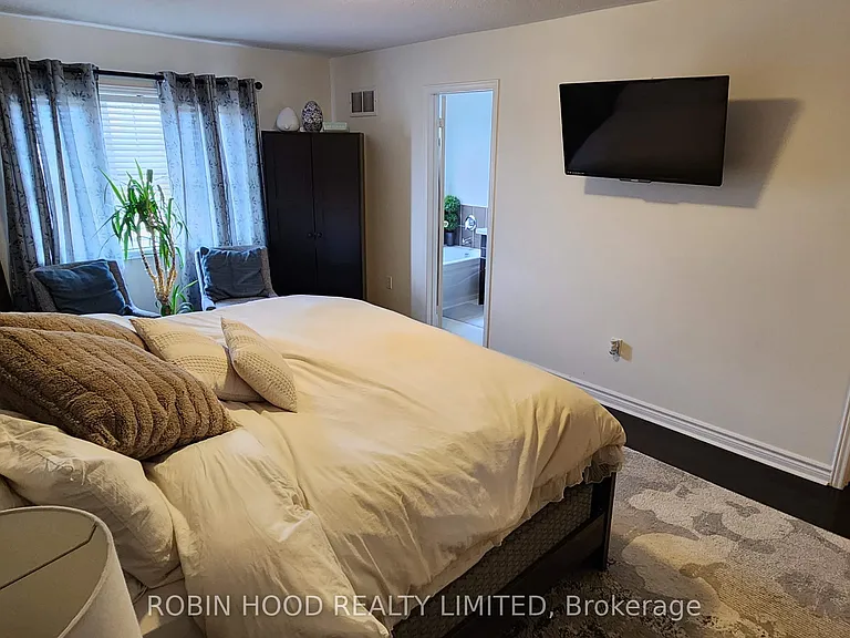 103 Selkirk Dr — Photo 8