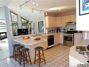 4th image of 18 Fox Hollow Ln