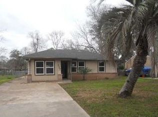 327 Acacia St, Lake Jackson, TX 77566