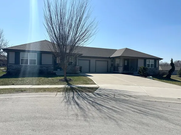 8221 SE Maple Ct, Blue Springs, MO 64014