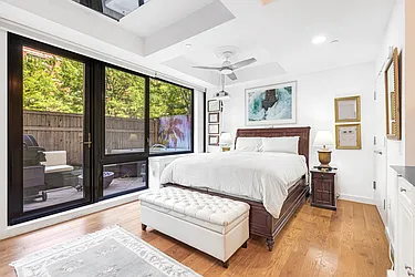 Rented by R New York