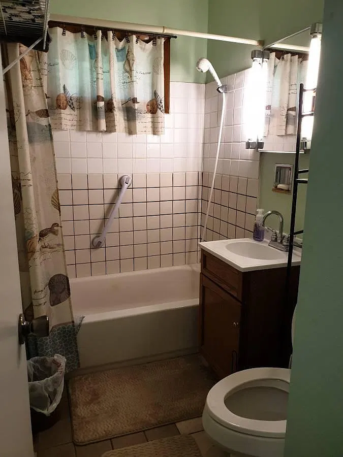 2820 Sampson St — Photo 4